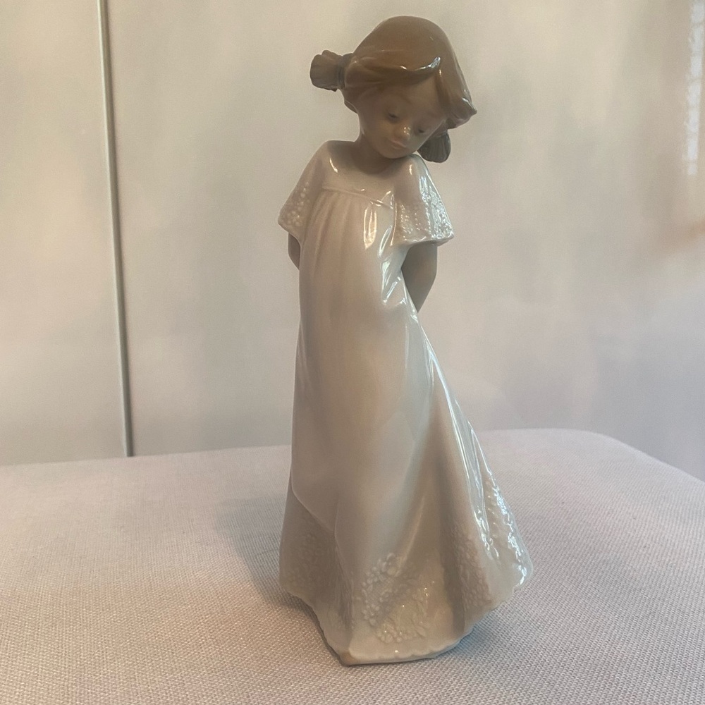 Nao by Lladro • Retired “So Shy” Porcelain Figurine *Without Box* - Picture 17 of 17